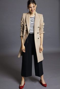 Minimal Stil, 일본 패션, Style Parisienne, Trench Coat Outfit, Mode Casual, Coat Outfits, Casual Work Outfits, Coat Fashion, Work Casual