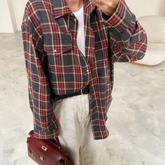 F00209067-102 Oversized Plaid Shirts, Blouses Vintage, Oversize Casual, The Office Shirts, Loose Shirt, Plaid Blouse, Outfit Look, Loose Shirts, Vintage Plaid