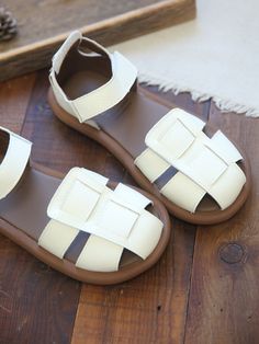 Gender: Women Item Type: Sandals Main Material: Cow Leather Style: Casual, Classic, Retro Season: Summer Heel Type: Flat Outsole Material: Rubber Heel Height: Low Heel (1-3 cm) Size Length cm inch 35 22.5 8.86 36 23 9.06 37 23.5 9.25 38 24 9.45 39 24.5 9.65 40 25 9.84 Soft Sandals, Roman Sandals, Summer Retro, Summer Heels, Shoe Size Conversion, Sandals For Sale, Rubber Heels, Sandals Summer, Summer Shoes