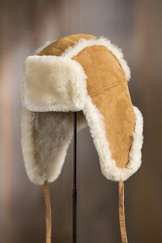 Crafted in genuine sheepskin double-faced from Spanish Merino sheep, this soft, protective hat gives you the premium insulation of sheepskin wool. Free shipping + returns. Trapper Hat Outfit, Fur Hat Pattern, Bennies Hats, Bad Dresses, Fur Hats, Hunting And Fishing, Merino Sheep, Aviator Hat, Trapper Hat