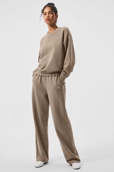 Accolade Straight Leg Sweatpant - Gravel Alo Sweatpants Outfit, Accolade Sweatpant, Grey Hair Accessories, The Accolade, Black And Grey Hair, Gray Accessories, Sweatpants Outfit, Dance Teacher, Sweatpants Shorts