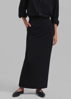 Color: Black Midweight woven fabric Relaxed fit Maxi length Slant hip pockets Illusion welt back pockets Back slit Zip fly Hook and bar closure Partially lined 61% Polyester 33% Rayon 6% Elastane Dry Clean By The Frankie Shop. Imported Closet Minimal, Skirt With Black Tights, Black Pencil Skirt Outfit, Uzun Boy, Maxi Pencil Skirt, Fall Mood, Pencil Skirt Outfits, Office Wear Women, The Frankie Shop