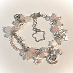 Cute Star Bracelet, Cute Star Outfits, Bracelet Inspo Beads, Charm Bracelet Ideas, Cute Charm Bracelets, Charm Bracelet Aesthetic, Aesthetic Bracelets, Star Items