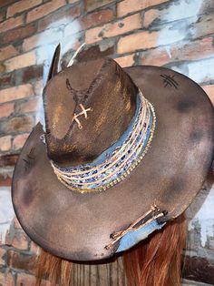 Cowboy Hat Crafts, Womens Western Hats, Burned Hats, Cowboy Hat Design, Custom Cowboy Hats, Jeans Custom, Hat Bar, Felt Cowboy Hats, Nashville Style