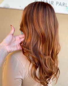 Copper Highlights On Ginger Hair, Copper On Light Brown Hair, Summery Copper Hair, Auburn Hair Dimension, Golden Copper Balayage Brunettes, Ginger Balayage Brown Roots, Blonde Hair With Red Tint, Copper Hair Blended Roots, Copper With Dimension