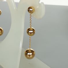 A PAIR of gold plated balls and chains ear dangler. Made of sterling silver Ball size: 6,8,10 mm. Drop length: 5 cm Weight: 5gm Price listed is for a PAIR of hoops. These earrings are made of 925 hypoallergenic sterling silver and comes with a 925 stamp. Can be packaged in a gift box. I can include a personal message from you if needed You are welcome to contact me at... bhavnakwintra1956@gmail.com For more beautiful pieces from my shop, please browse 👇 TOE RINGS: https://www.etsy.com/your/shop White Gold Dangle Earrings Tarnish Resistant, Nickel-free Yellow Gold Dangle Plug Earrings, Yellow Gold Metal Dangle Plug Earrings, Nickel-free Dangle Linear Earrings For Formal Occasions, Formal Nickel-free Dangle Linear Earrings, Hypoallergenic White Gold Dangle Earrings, Classic Metal Dangle Linear Earrings, Silver 14k Gold Linear Earrings, Classic Metal Linear Dangle Earrings