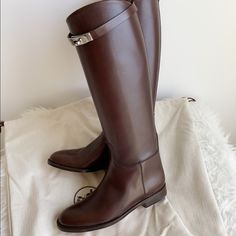 Nib Hermes Jumping Boot Size 37 Come With Original Box And Dust Bag Size 37(Us7) Color Brown ****Fast Shipping ***** ****100% Authentic ***** ****No Trade Please **** ****Price Firm***** Hermes Riding Boots, Hermes Boots Women, Hermes Jumping Boots Outfits, Hermes Jumping Boots, Hermes Boots, Horse Riding Boots, Dark Brown Boots, Luxury Boots, Shoe Wishlist