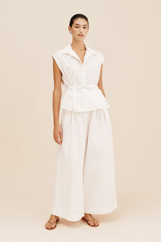 Cotton Bottoms With Pleated Waist For Day Out, Classic Cotton Wide Leg Pants For Summer, White Cotton Wide Leg Pants For Day Out, Chic Summer Wide Leg Pants With Pleated Waist, Classic Relaxed Fit Wide Leg Pants For Summer, Classic Wide Leg Pants With Relaxed Fit For Summer, Fitted Cotton Wide Leg Pants For Daywear, White Pleated Bottoms For Spring, White Bottoms With Pleated Waist For Spring