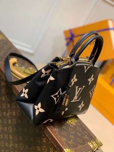 Peta Fashion Lu-Vi bags - 17428 A+ Excellent Quality copies; Contact us if you've any questions in your mind. Supreme Bag, Fan Fashion, Evening Clutch Bag, Tote Backpack, Evening Bags, Mini Bag, Louis Vuitton Bag, Contact Us, Fashion Bags