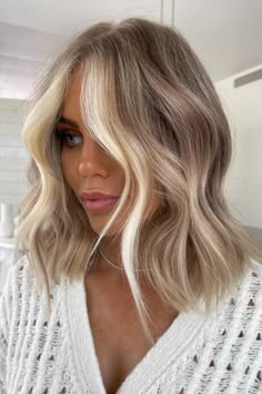 Cabelo Ombre Hair, Wavy Bangs, Rambut Brunette, Medium Blonde Hair, Dark Blonde Hair Color, Balayage Blonde, Vlasové Trendy, Gorgeous Hair Color, Dirty Blonde Hair