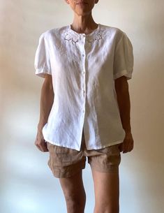 Very beautiful white shirt, made by a seamstress in 100% linen and hand embroidered. (label in Italian: "pure linen, hand embroidered" adorable details: the buttons covered with white fabric; a change button inside pretty puffed sleeves are also embroidered Size: Medium / Large Check with your measurements the model is a Small and measures 1m72 / 5.7' Shirt: - shoulder to shoulder 46 cm / 18" - bust 114 cm / 45" - length 68 cm / 27" Very good condition, fine and quality work **For shipping worldwide, phone number is required, thank you Delivery for France is free via Mondial Relais. Please specify your relay point in a message. Instagram for videos and news: @marinadeprovencevintage Embroidered White Linen Blouse, Daywear Embroidered Linen Blouse, Summer Embroidered Linen Blouse, Summer Linen Embroidered Blouse, White Embroidered Linen Blouse, Embroidered Linen Blouse For Daywear, Spring Linen Top With Broderie Anglaise, Linen Embroidered Button-up Top, Embroidered Linen Button-up Top