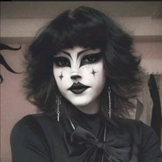 Gothic Makeup Tutorial Step By Step, White Face Goth Makeup, Plus Size Goth Makeup, Black And White Goth Makeup, Goth Makeup Round Face, Crust Punk Makeup, Trad Goth Makeup Black Women, Read Goth Makeup, Heavy Metal Makeup Looks