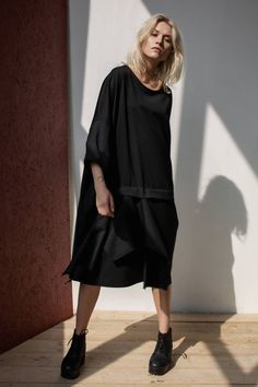 Black Lagenlook Maxi Dress For Fall, Black Oversized Long Sleeve Midi Dress, Black Long Sleeve Oversized Midi Dress, Oversized Black Maxi Dress For Fall, Short Sleeve Lagenlook Dresses For Fall, Black Lagenlook Long Sleeve Dress, Black Batwing Sleeve Evening Dress, Black Oversized Lagenlook Dress, Oversized Black Spring Dress