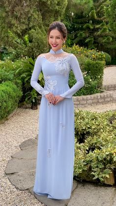 Modern Ao Dai, Conservative Dresses, Lace Beading, Garment Cover, Womens Clothing Patterns, Hair Tutorials Easy, Wallpapers Images, Elegant Dresses Long, Wallpapers Backgrounds