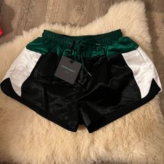 Nwt Never Been Worn! Size Xs Black Sporty Shorts With Contrast Color, Sporty Black Shorts With Contrast Color, Sporty Black Color Block Shorts, Black Summer Shorts With Contrast Color, Black Shorts With Contrast Color For Summer, Black Color Block Shorts For Summer, Summer Black Color Block Shorts, Trendy Color Block Shorts, Sporty Black Patchwork Bottoms