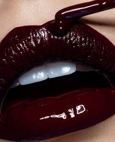 Lip Art Makeup, Dark Red Lips, Lipstick Tutorial, Dope Makeup, Makeup Obsession, Red Lip, Lip Art, Beautiful Lips, Glossy Lips