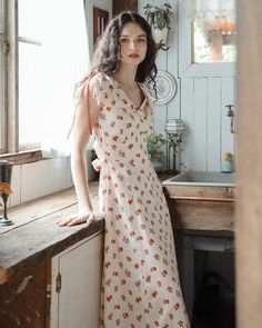 Retro V-neck Midi Dress For Summer, Vintage V-neck Dress For Garden Party, Vintage V-neck Dress For Summer Daywear, Cottagecore V-neck Dress With Ruffles, Vintage V-neck Dress With Ruffles, Feminine Tea Length Maxi Dress, Feminine Ruffled Tea-length Midi Dress, Feminine Summer Tea-length Dress, Retro V-neck Dress With Ruffles