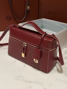 Size: 27cm*16cm*10cm It comes with Dust box, Care manual, Tag, and Paper bag. High-end Rectangular Box Bag For Travel, High-end Square Shoulder Bag For Travel, Rectangular Box Bag For Travel, High-end Box Satchel For Everyday Use, High-end Travel Satchel Box Bag, High-end Everyday Use Box Satchel Bag, High-end Everyday Satchel Box Bag, High-end Rectangular Baguette Bag For Travel, High-end Large Capacity Rectangular Bag