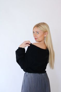 Our luxurious Harlow Sweater takes upscale dressing to the next level. Made from a wool and cashmere blend, its oversized foldover design shows off the shoulders. The ribbed detailing makes it ultra elevated, and the cropped boxy fit pairs nicely with everything from jeans to a slip skirt-- perfect for happy hours or date night. Foldover off-the-shoulder design Balloon sleeves Cropped fit Ribbed detailing Wool and cashmere blend Design Balloon, Maxi Romper, Happy Hours, Slip Skirt, Shoulder Design, Balloon Sleeves, Design Show, Resort Wear, Short Pants