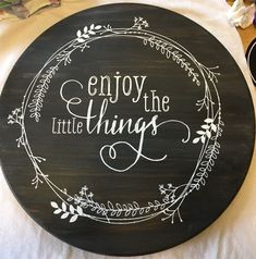 a sign that says enjoy the little things on it