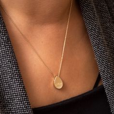 14K 18K Real Gold Tear Drop Cremation Urn Necklace, Custom Engrave Gold Cremation Necklace Dad Mom Son Baby Sister Grandpa, Ashes Holder Material: Solid Gold, real gold (not gold-filled or no gold plated) Available Gold Karat: 14K (585), 18K (750) Available Gold Colors: Yellow, rose, and white Height: 1.50cm Thickness: 3.00 mm (0.12 inches) You can choose the chain length from 16" to 24". The "cable chain" is used for this necklace. For snake or box chain and any other lengths ask me. Chain Length - 14 inches (choker) Chain Length - 16 inches adjustable 15 inches (choker) Chain Length - 18 inches adjustable 16 inches Chain Length - 20 inches adjustable 18 inches Chain Length - 22 inches adjustable 20 inches Chain Length - 24 inches adjustable 22 inches Chain Length - 26 inches adjustable 2 Gold Cremation Necklace, Cremation Necklaces, Mama Necklace, Choker Chain, Urn Necklace, Mom Son, Urn Necklaces, Gold Colors, Zodiac Necklaces