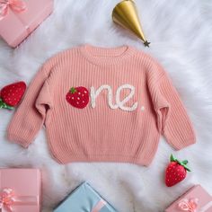 Sweater Baby Name is a unique sweater designed for precious babies. We are committed to integrating warmth and fashion into every piece of clothing to bring your baby unlimited happiness and comfort. Personalization: We offer the option of name embroidery to make each sweater unique. Warmth and Comfort: Made of soft fabric to ensure your baby stays warm during the cold season. High-Quality Materials: We insist on using high-quality, baby-friendly materials to ensure your baby's health and comfort. Exquisite handwork: All sweaters are handmade by experienced craftsmen, ensuring that each piece is exquisite and meticulous. Multiple color options: We offer a variety of colors to meet the preferences of different families. Cute Cotton Sweater For Birthday, Cute Sweater For Birthday In Winter, Cute Winter Sweater As A Gift, Cute Long Sleeve Sweater For Gift, White Tops For Birthday And Winter, White Top For Birthday In Winter, Cute Crew Neck Sweater For Birthday, Cotton Crew Neck Sweater For Birthday, Knitted Long Sleeve Sweater As Gift