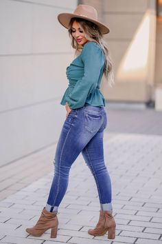 FIT DETAILS: Jessica is 5’3, 32DD, size 3, and wearing a size small. *Fit is true to size. Note from the team: Erin is 5'5, 32DD, 118 lbs, size 3 in denim with 25" waist and wears a small. Feel like the belle of the ball in this adorable, romantic top. This top's cut is not only super cute, but also flattering. It's the perfect top for a fun date night! Teal, long sleeve, women's crinkled muslin woven top featuring square neckline, balloon sleeves with elastic cuffs, shirring detail at front, sm Long Sleeve Turquoise Tops For Fall, Blue Bohemian Long Sleeve Denim Top, Spring Long Sleeve Top With Built-in Bra, Turquoise Long Sleeve Beach Top, Fitted Turquoise Long Sleeve Tops, Closet Candy Boutique, Romantic Tops, Peplum Hem, Woven Top