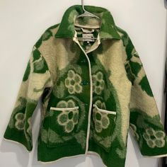 Brand New Farewell Frances Chore Coat. Large Vintage Wool Camp Blanket Oversized Green Wool Outerwear, Quilt Jackets, Wool Blanket Coat, Camp Blanket, Vintage Wool Blanket, Blanket Jacket, Blanket Coat, Chore Coat, Camping Blanket