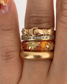 gold rings golden jewellery ring stack Gold Statement Rings, Eclectic Rings, Rings On Hand, Gimmel Ring, Dope Jewelry Accessories, Ring Stacks, Friendship Rings, Accessories Gold, Dope Jewelry