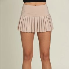 Goldhinge Baja Beige M ( I’m A Size 2-4) - Gifted It But Not My Color Gold Hinge Skirt, Pleated Tennis Skirt, Diff Eyewear, Tennis Skirts, Latest Colour, Crop Top Bra, Vintage Havana, Spandex Shorts, Tennis Skirt