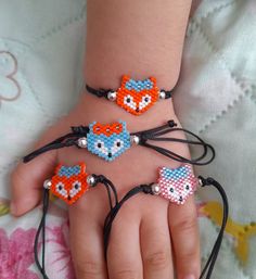 el emeği ürün 2 adettir. hayvan figürü bileklik anne çocuk bileklik arkadaş bileklik Loom Bracelet Animals, Braided Bracelets, Fig, Friendship Bracelets, Unique Jewellery, Halloween Shopping, Jewelry Bracelets, Beauty Book, Gift Card