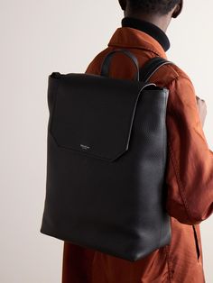 Improve the experience of city commutes with Serapian's 'Day' backpack. It's been crafted in Italy from signature Cachemire full-grain leather that's soft and smooth and features thoughtful details for convenient organisation, including a padded laptop sleeve, dedicated phone pocket and four card slots. Porter Bag, Leather Wash Bag, Teacher Wardrobe, Tom Ford Bag, Leather Backpack For Men, Day Backpacks, Latest Bags, Canvas Messenger Bag, Black Leather Backpack