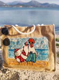 Wicker jute bag decorated with organic felt dyed with madder Rectangular Red Jute Bag, Eco-friendly Jute Bag For Gifts, Eco-friendly Jute Bag Perfect For Gifts, Jute Gift Bag For Shopping, Burlap Tote Gift Bag, Jute Bag, Jute Bags, Felt Art, Fiber Art