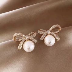 A great choice to dress up for a wedding.  pearls have been a sign of luxury and elegance since ancient times, each piece of jewelry with them will not leave you indifferent Korean Style Elegant Bow Knot Ear Clips Pearl Earrings For Women Irregular Geometric Fashion Delicate Earrings Jewelry Gifts Bridal Hairdo, Geometric Fashion, Flower Ear, Ear Climber, Geometric Studs, Ear Climbers, Delicate Jewelry, Floral Hair, Pearl Stud Earrings