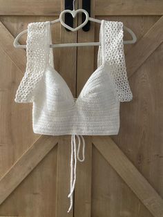 Discover timeless elegance with our white handmade crochet crop top! 🌟 Expertly crafted with intricate crochet patterns, this top offers a unique blend of sophistication and comfort. The delicate white yarn creates a fresh, airy look that's perfect for any occasion, from a summer day out to a chic evening event. Its breathable fabric and flattering fit ensure you stay stylish and comfortable all day long. Embrace the charm of hand-made craftsmanship and make a statement with this must-have ward Bohemian Lace Crop Top With Crochet Trim, Lace Crop Top With Crochet Trim For Vacation, White Lace Cropped Crop Top, White Lace Cropped Top, Beach Lace Crochet Crop Top, Bohemian Cropped Lace Crochet Top, Handmade Lace Crochet Top For Summer, Lace Crochet Crop Top For Beach, Lace Crochet Trim Crop Top For Beach