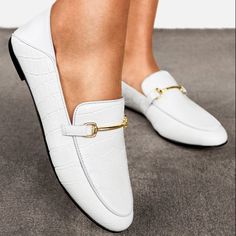 White Loafers, Tennis Shoes Outfit, Timeless Shoes, Black Oxfords, Leather Shoes Men, Effortless Chic, Shoe Obsession, Perfect Shoes, Classic Outfits