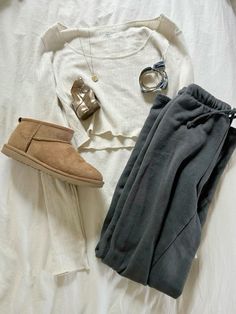 #lounge #loungewear #brandy #brandyusa #brandymelvilleusa #brandymelvilleoutfits #brandymellville  #uggs #uggshoes #soft #softgirl #softgirlaesthetic #softgirloutfit #softgirlera #cleangirl #cleangirlaesthetic #cleangirlcore #cleangirlscent #cleangirlstyle Fall Outfits Layout, Brandy Outfits, School Sets, Cute Lazy Day Outfits, Lazy Day Outfits, Cute Outfits For School