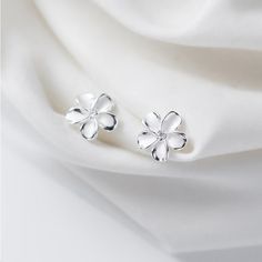 Fashion Element: Petals Style: Korean Korean Style Sterling Silver White Gold Flower Earrings For Gift, Gift White Gold Sterling Silver Flower Earrings, White Gold Sterling Silver Flower Earrings Gift, Dainty Sterling Silver Flower Earrings For Anniversary, Hallmarked Sterling Silver Flower Earrings Gift, Silver Minimalist Flower-shaped Earrings, Sterling Silver Flower-shaped Earrings In White Gold, White Gold Sterling Silver Flower-shaped Earrings, Silver Flower Shaped Earrings For A Gift