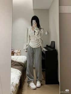 Aesthetic Sweatpant Outfits, Pretty Korean Outfits, Korean Sweatpants Outfit, Acubi Style Outfits, Casual Lazy Outfits, Acubi Fashion Outfit, Grunge Asian, Outfits Sweatpants