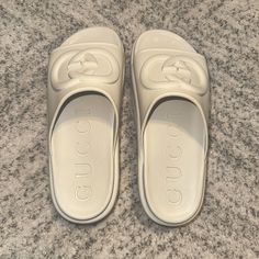 Gucci Gg Print Platform Slide Sandals In Off White. In Great Condition With Some Scuffing On The Soles, Besides That Have Been Barely Worn. Size 10us/40eu. Gucci Platform Slides Outfit, White Gucci Slides, Platform Slides Outfit, Gucci Platform Slides, Platform Slide Sandals, Slides Outfit, Gucci Slides, Shoes Gucci, Platform Slides