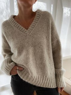 Ravelry: Harlow Sweater V Neck pattern by Caidree Stitch Sweater, Oversize Pullover, Circular Knitting Needles, Oversized Pullover, Circular Knitting, Back Shoulder, Sweater Knitting Patterns, Stockinette Stitch, Top Down