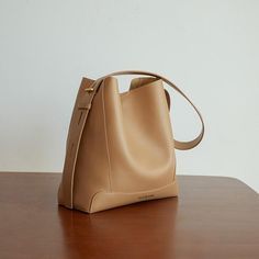 Brand Name: VENOFShape: BucketPlace Of Origin: GUANG DONG ProvinceHandbags Type: Shoulder BagsOrigin: CN(Origin)Main Material: Split LeatherClosure Type: Zipper & HaspHardness: SOFTStyle: CasualModel Number: V7016Lining Material: PolyesterOccasion: VersatileGender: WOMENPattern Type: SolidNumber of Handles/Straps: SingleInterior: Interior Zipper PocketInterior: Cell Phone PocketItem Type: HandbagsSize (L*W*H): about 25x10x27cmWide shoulder strap length: about 108cm can adjustNet weight: abou Beige Bucket Shoulder Bag For Office, Trendy Square Brown Bucket Bag, Classic Beige Bucket Bag With Large Capacity, Classic Bucket Shape Shoulder Bag For Daily Use, Beige Square Leather Hobo Bag, Classic Large Capacity Bucket Shoulder Bag, Light Brown Satchel Bucket Bag For Everyday, Light Brown Bucket Shoulder Bag For Daily Use, Beige Soft Leather Bucket Satchel