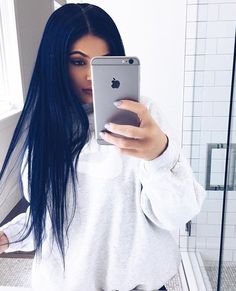 king kylie in midnight blue hair || @samannthaa1 Midnight Blue Hair, Navy Blue Hair, Navy Hair, Blue Black Hair, Dark Blue Hair, Nails Blue, King Kylie, Hair Color Blue, Spring Hairstyles