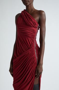 Owens tones down his signature rock 'n' roll edge to take a softer approach with this cotton jersey gown that's artfully gathered, wrapped and draped. Hidden side-zip closure One-shoulder neck Sleeveless 100% cotton Hand wash, dry flat Made in Italy Designer Clothing One Side Shoulder Dress, Dressing Chic, Rick Owens Women, Dance Parties, Draping Fashion, Different Dresses, Custom Shirt, Draped Dress, Looks Style