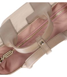 Find FURLA Piuma S Colorblock Ballerina Handbag on Editorialist. Furla Piuma S handbag made of nylon in shades of pink and beige, with logo handles in leather. Interior equipped with a pocket, adjustable and removable logoed fabric shoulder strap. Zip closure, dimensions 15x17x11 cm. Internal composition: 100% PVC. External composition: 60% nylon, 40% leather. Taupe Top Handle Bag For Travel, Taupe Top Handle Travel Bag, Modern Taupe Bags, Modern Blush Rectangular Bag, Blush Leather Shoulder Bag With Top Carry Handle, Designer Taupe Bag With Detachable Handle, Taupe Travel Bags With Top Carry Handle, Taupe Rectangular Bags With Leather Handles, Blush Rectangular Shoulder Bag For Travel