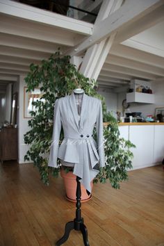 Женщина тонкий подходят куртка серый пеплум куртка пеплум | Etsy Россия Asymmetrical Fitted Blazer For Parties, Fitted Asymmetrical Blazer For Parties, Asymmetrical Fitted Party Blazer, Fitted Asymmetrical Party Blazer, Elegant Fitted Gray Blazer, Elegant Asymmetrical Winter Blazer, Fitted Asymmetrical Winter Blazer, Asymmetrical Fitted Blazer For Office, Fitted Asymmetrical Blazer For Office