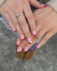 Easy Vacation Nails, Vacation Nails Simple, Star French Tip Nails, Pink Nails French Tip, Nails Pink French Tip, Pink Nails French, Easy Summer Nails, Nails Pink French, French Tip Nails Pink