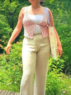 Crochet top in pink cotton lace style, made with crochet. Tank top style top to close in front with a knot with a pearl on each side. 🌸 Can be worn without anything underneath or with a white t-shirt. Size S 36 Crochet Style, Crochet Tank Top, Pink Crochet, Crochet Tank, Crochet Shirt, Cotton Tank Top, Crochet Art, Lace Fashion, Pink Cotton