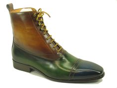 Les bottes zippées à lacets KB524-13 bleu marine/olive/cognac sont certainement un chef-d'œuvre classique pour orner vos pieds avec le style royal, et un design extraordinaire à couper le souffle. La paire est livrée avec une tige et une doublure en cuir véritable.
 
-Disponible en bleu marine, olive, cognac
 -Comprend une tige en cuir, une chaussette en cuir rembourrée, une semelle extérieure synthétique Classic Green Boots With Rubber Sole, Green Formal Boots For Fall, Green Boots With Leather Sole For Formal Occasions, Formal Green Boots With Leather Sole, Classic Green Winter Boots, Fitted Green Boots With Leather Sole, Classic Green Formal Boots, Elegant Fitted Green Boots, Elegant Green Boots With Round Toe