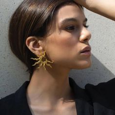 Celestial Gold Statement Earrings - Simply Gorgeous. Lightweight! Wont Tarnish, Geometric Statement Earrings, Woman In Gold, Popular Earrings, Vintage Drop Earrings, Sun Earrings, Geometric Fashion, Flash Tattoos, Retro Mode, Ear Cuffs